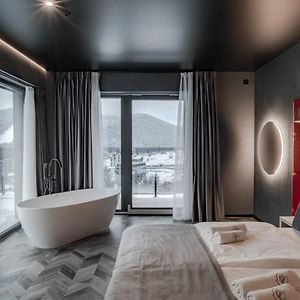 Honeymoon Suite spa access